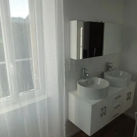 Séjour chez l'habitant La Du 15 - Indépendantes&autonomes Du Restaurant La Maison - Clim Et Piscine Chauffée - Lit King Size *