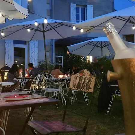 La Du 15 - Indépendantes&autonomes Du Restaurant La Maison - Clim Et Piscine Chauffée - Lit King Size Séjour chez l'habitant *